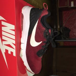 Gym red Nike air trainers